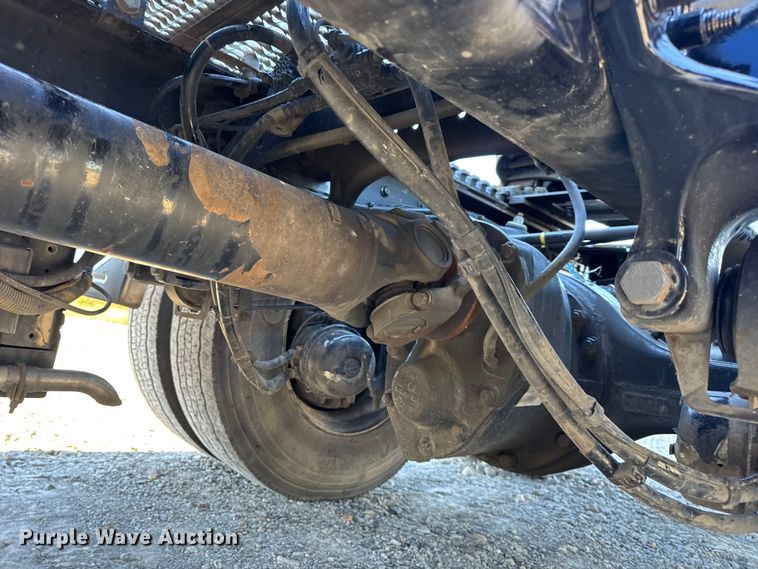 image for item DW6638 2020 Peterbilt 579 semi truck