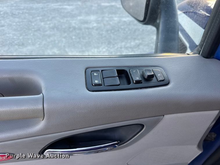 image for item DW6638 2020 Peterbilt 579 semi truck