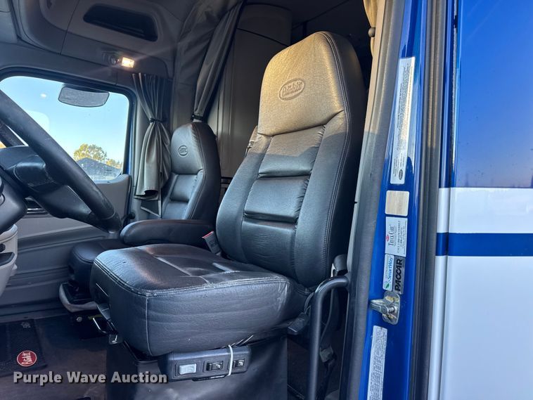 image for item DW6638 2020 Peterbilt 579 semi truck