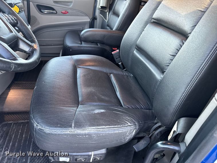 image for item DW6638 2020 Peterbilt 579 semi truck