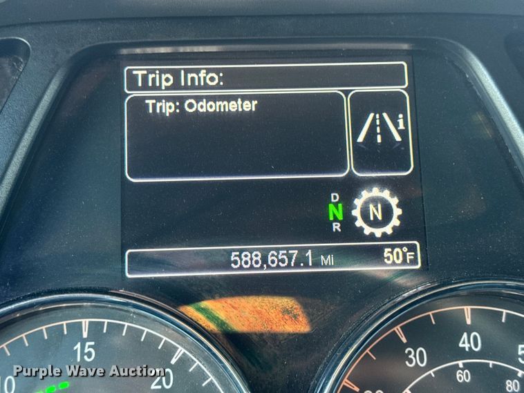 image for item DW6638 2020 Peterbilt 579 semi truck