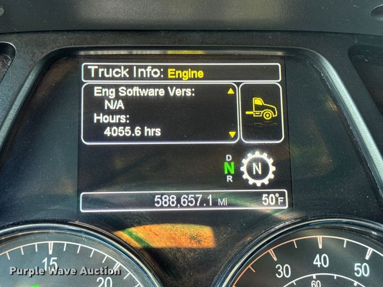 image for item DW6638 2020 Peterbilt 579 semi truck