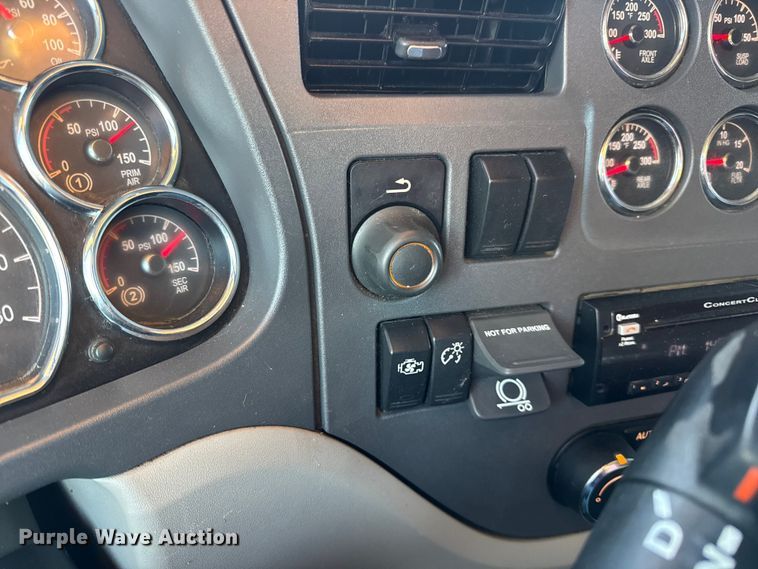 image for item DW6638 2020 Peterbilt 579 semi truck