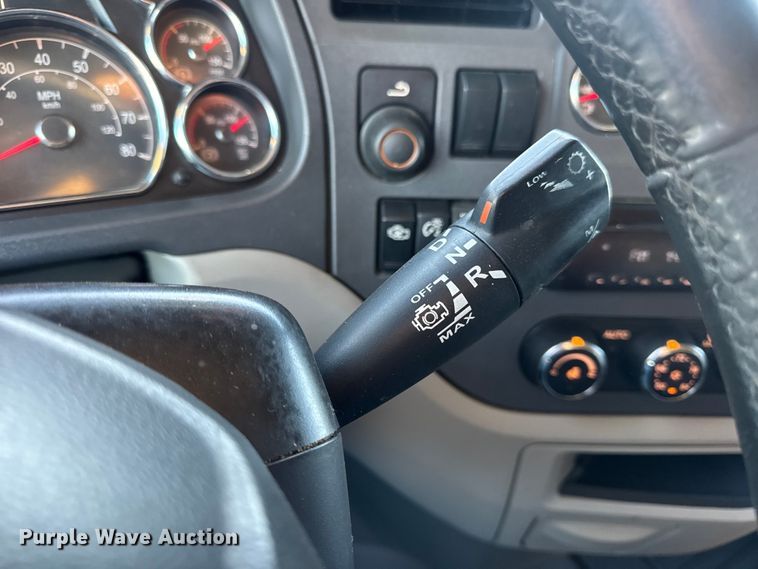 image for item DW6638 2020 Peterbilt 579 semi truck