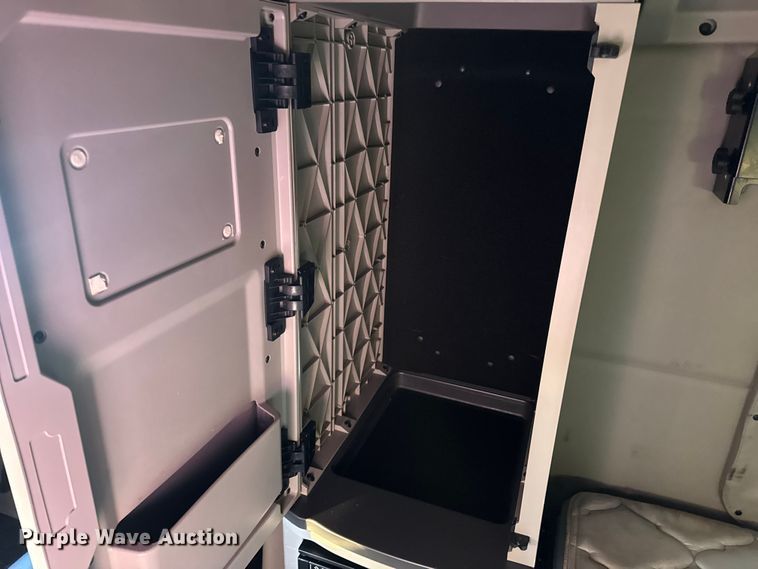 image for item DW6638 2020 Peterbilt 579 semi truck