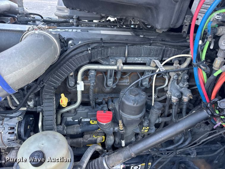 image for item DW6638 2020 Peterbilt 579 semi truck