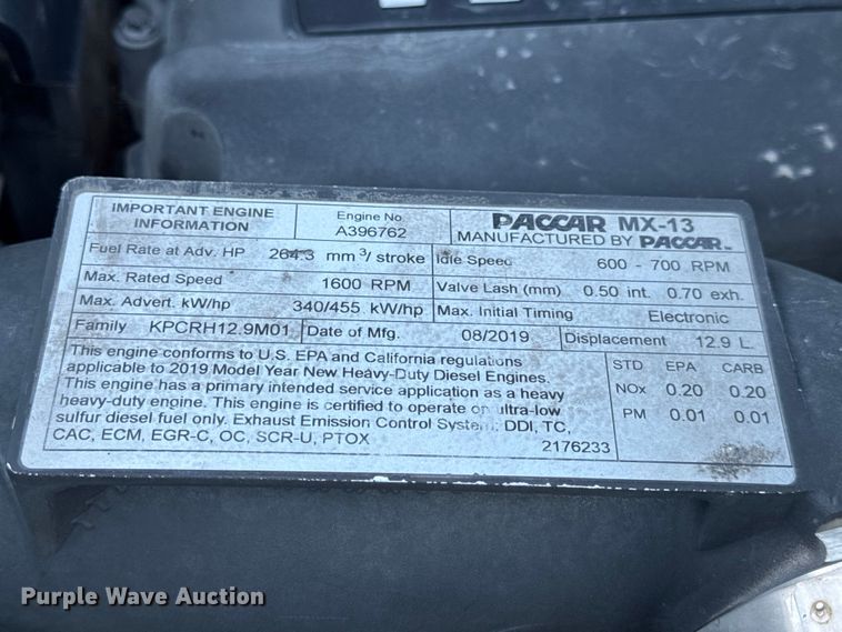 image for item DW6638 2020 Peterbilt 579 semi truck