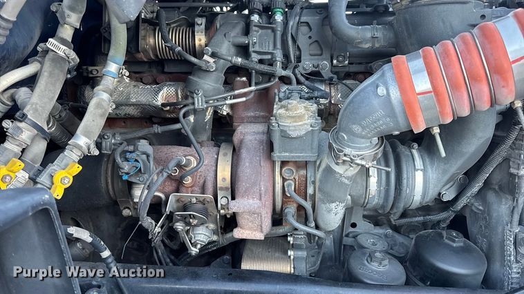 image for item DW6638 2020 Peterbilt 579 semi truck