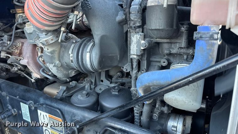 image for item DW6638 2020 Peterbilt 579 semi truck