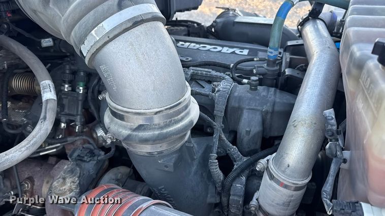 image for item DW6638 2020 Peterbilt 579 semi truck