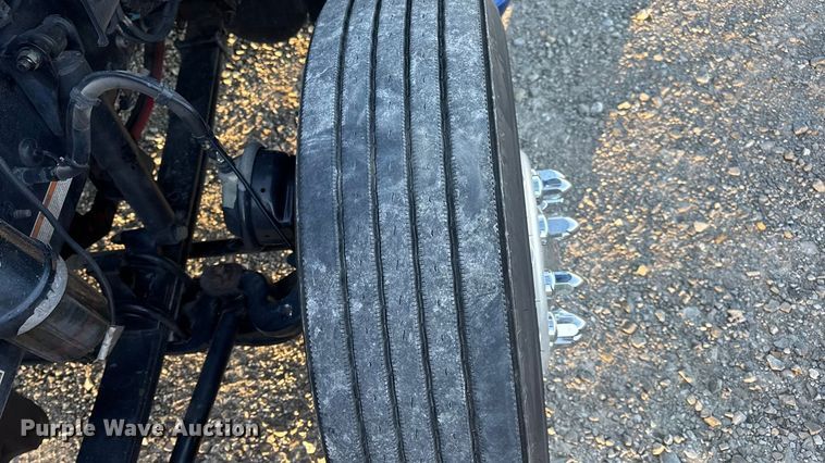 image for item DW6638 2020 Peterbilt 579 semi truck