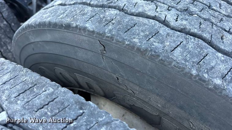 image for item DW6638 2020 Peterbilt 579 semi truck