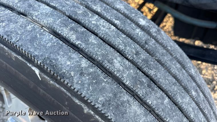 image for item DW6638 2020 Peterbilt 579 semi truck