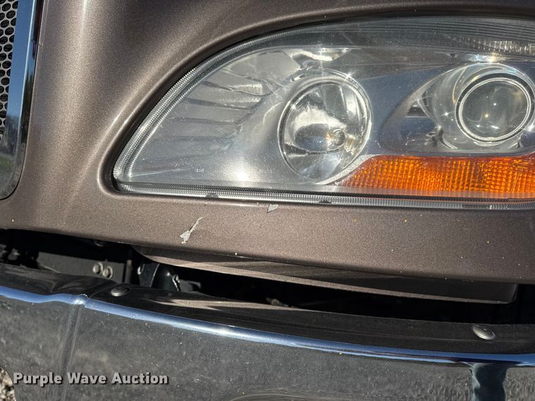 image for item DW6639 2020 Peterbilt 579 semi truck