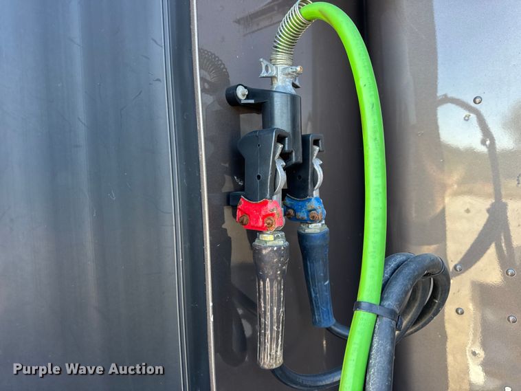 image for item DW6639 2020 Peterbilt 579 semi truck