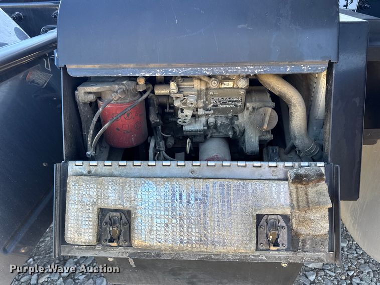 image for item DW6639 2020 Peterbilt 579 semi truck