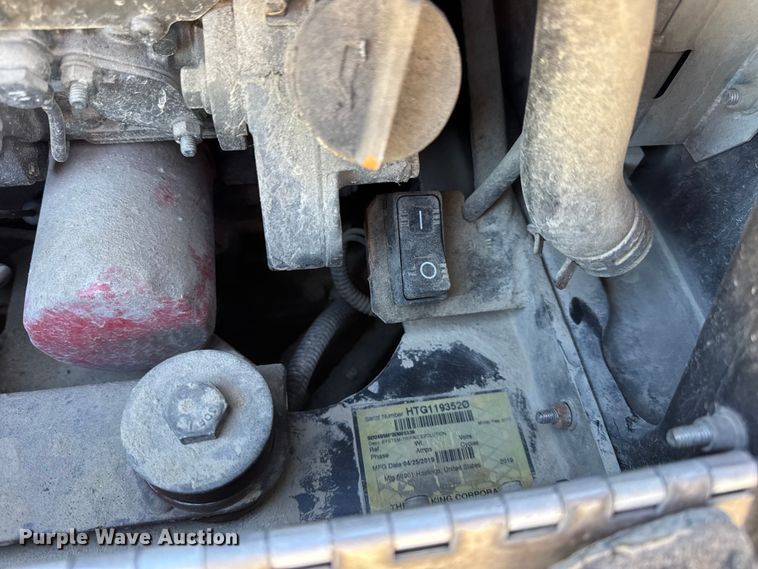 image for item DW6639 2020 Peterbilt 579 semi truck