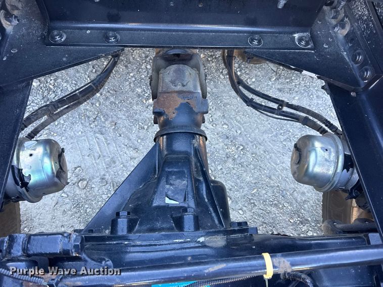 image for item DW6639 2020 Peterbilt 579 semi truck