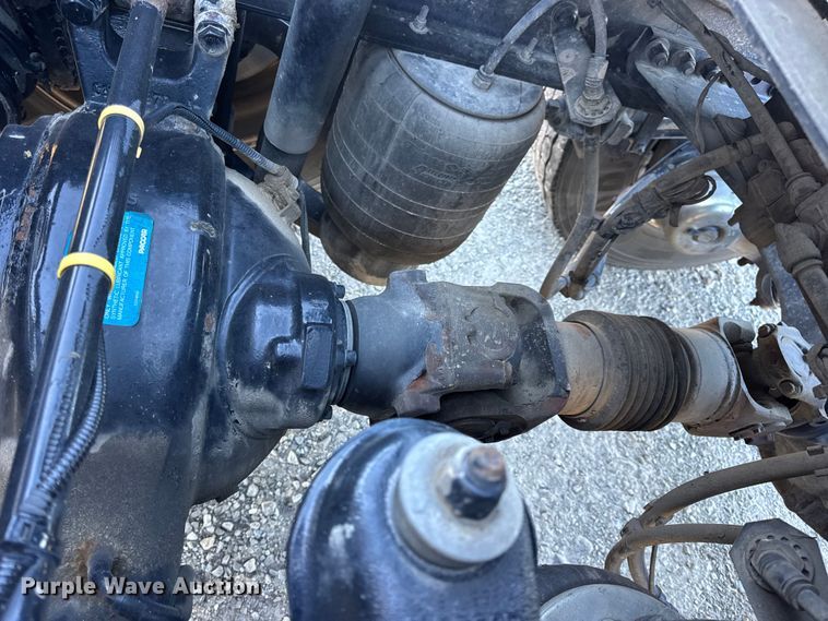 image for item DW6639 2020 Peterbilt 579 semi truck