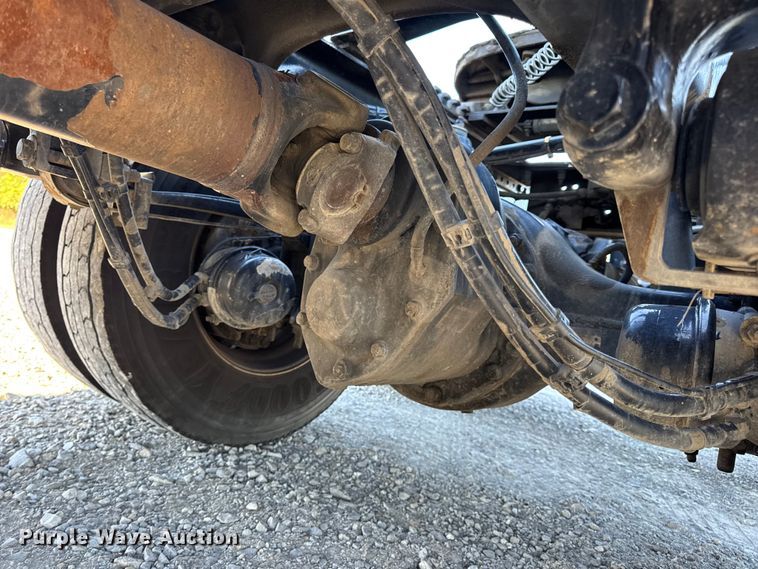 image for item DW6639 2020 Peterbilt 579 semi truck