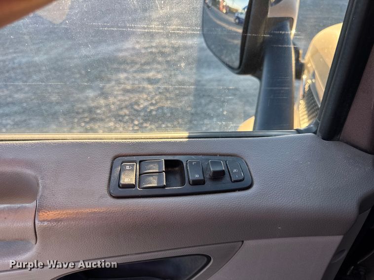 image for item DW6639 2020 Peterbilt 579 semi truck