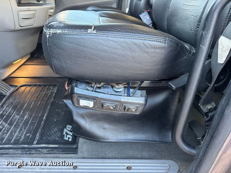 image for item DW6639 2020 Peterbilt 579 semi truck