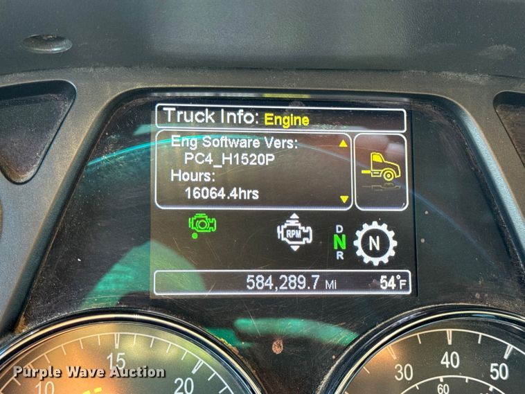 image for item DW6639 2020 Peterbilt 579 semi truck