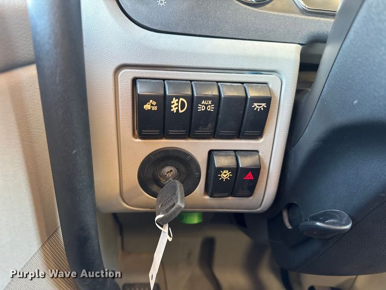 image for item DW6639 2020 Peterbilt 579 semi truck