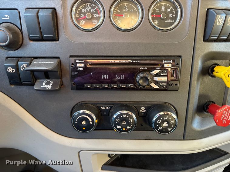 image for item DW6639 2020 Peterbilt 579 semi truck