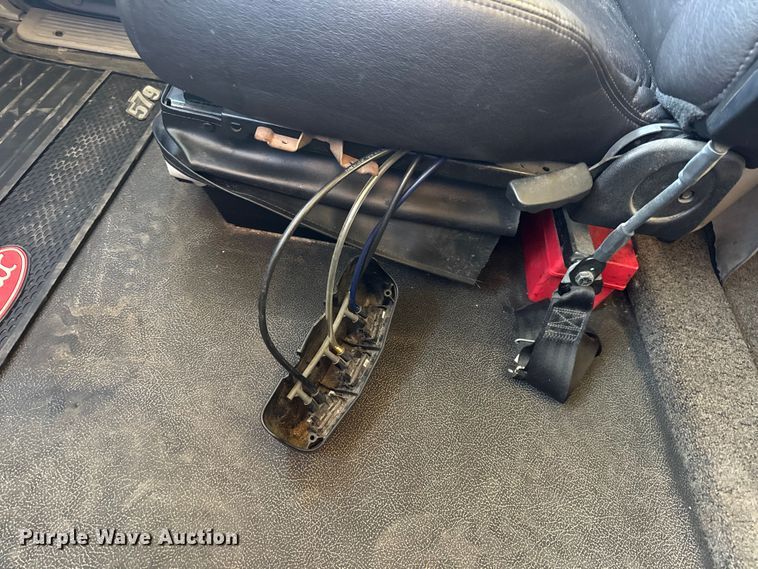 image for item DW6639 2020 Peterbilt 579 semi truck