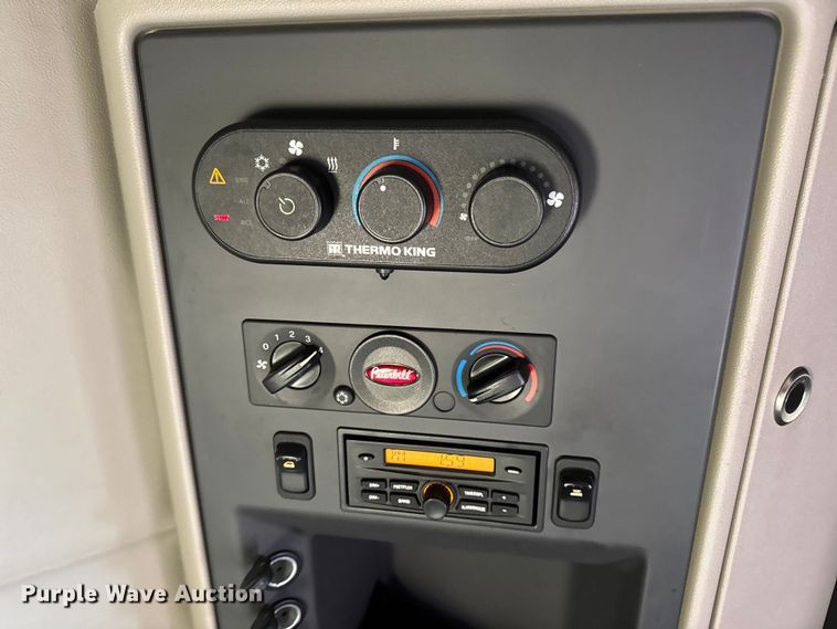 image for item DW6639 2020 Peterbilt 579 semi truck