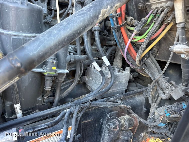 image for item DW6639 2020 Peterbilt 579 semi truck