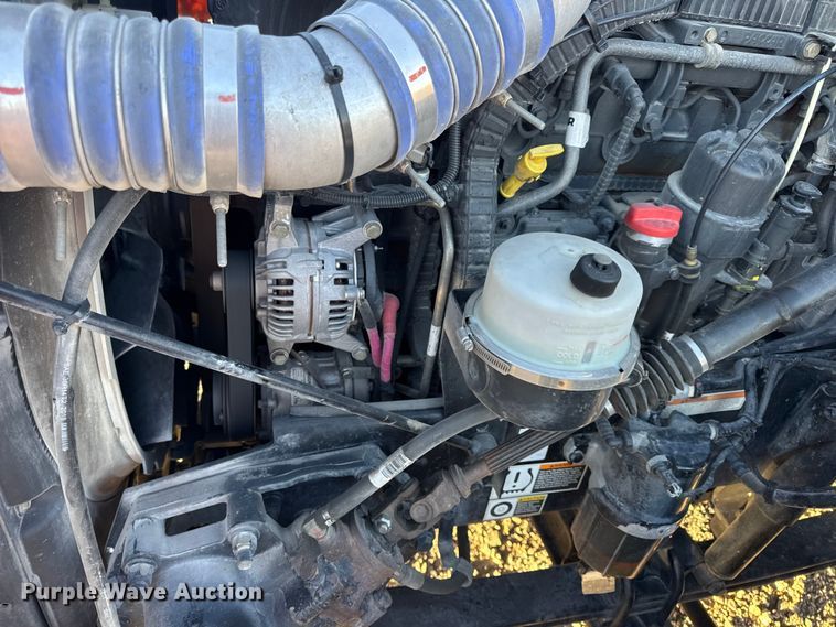 image for item DW6639 2020 Peterbilt 579 semi truck