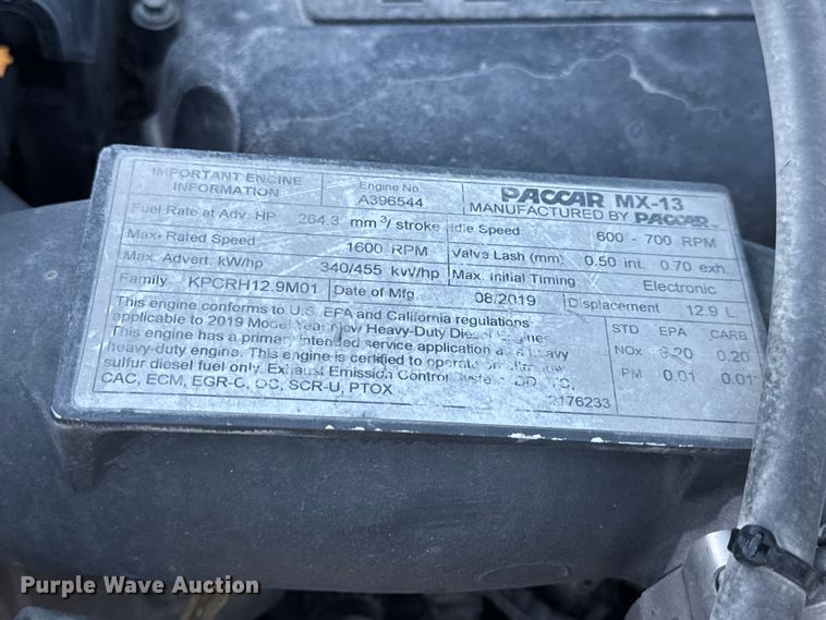 image for item DW6639 2020 Peterbilt 579 semi truck