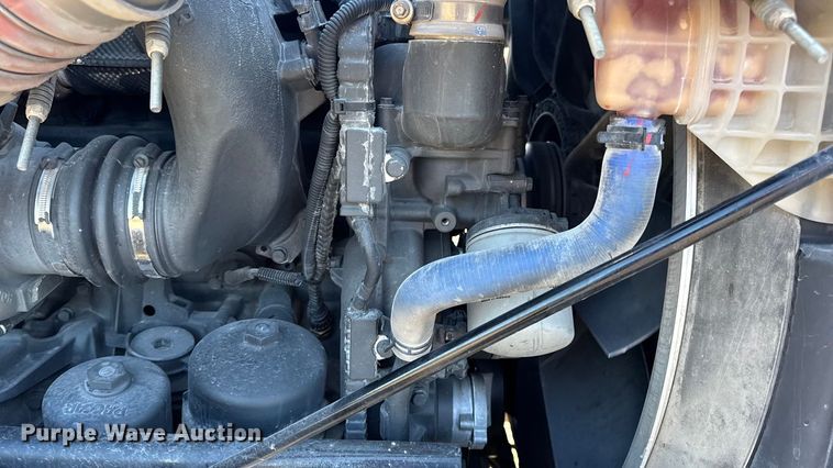 image for item DW6639 2020 Peterbilt 579 semi truck