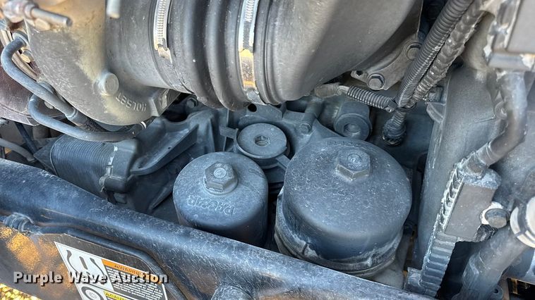 image for item DW6639 2020 Peterbilt 579 semi truck