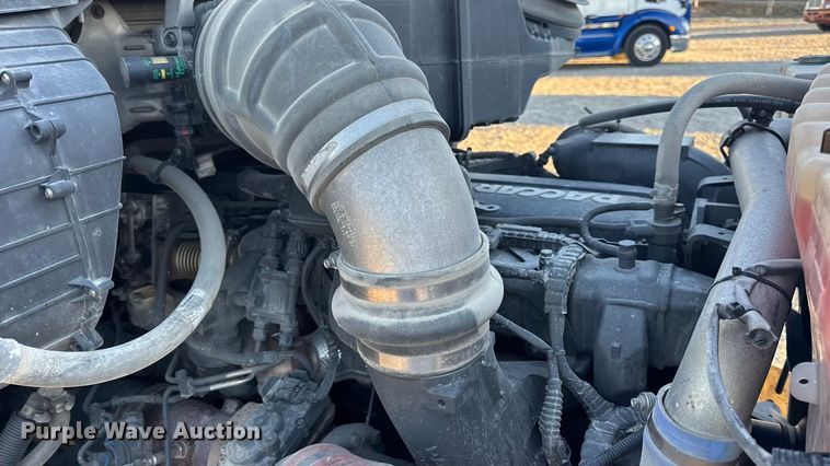 image for item DW6639 2020 Peterbilt 579 semi truck