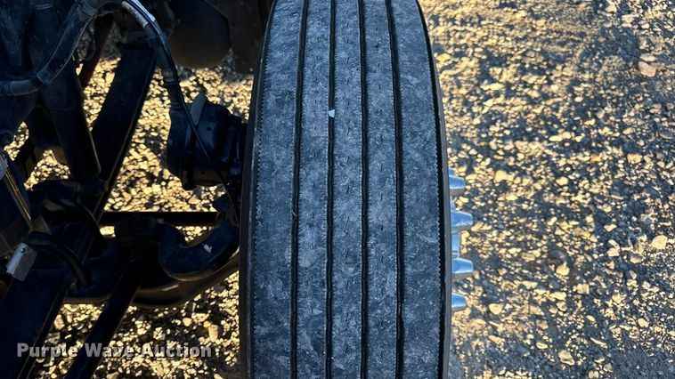 image for item DW6639 2020 Peterbilt 579 semi truck