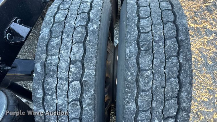 image for item DW6639 2020 Peterbilt 579 semi truck