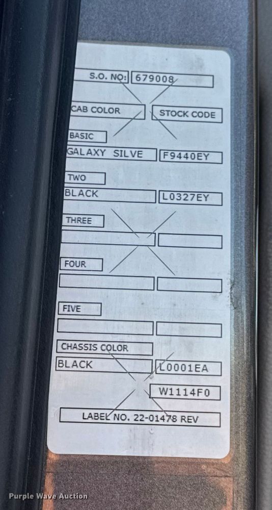 image for item DW6639 2020 Peterbilt 579 semi truck