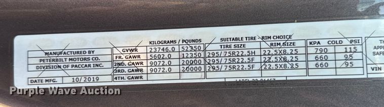 image for item DW6639 2020 Peterbilt 579 semi truck