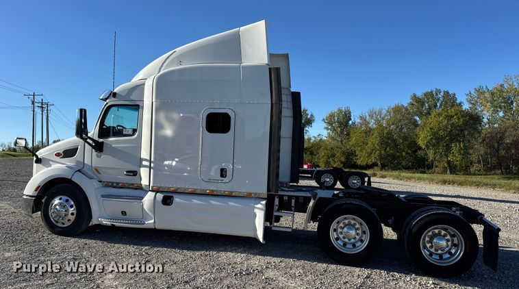 image for item DW6640 2019 Peterbilt 579 semi truck