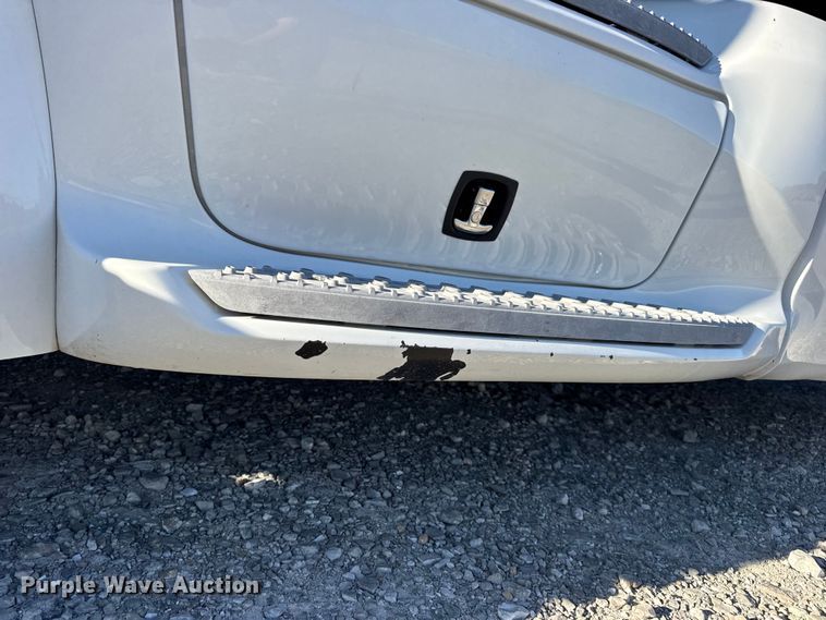 image for item DW6640 2019 Peterbilt 579 semi truck