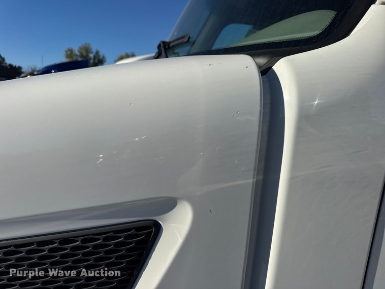 image for item DW6640 2019 Peterbilt 579 semi truck