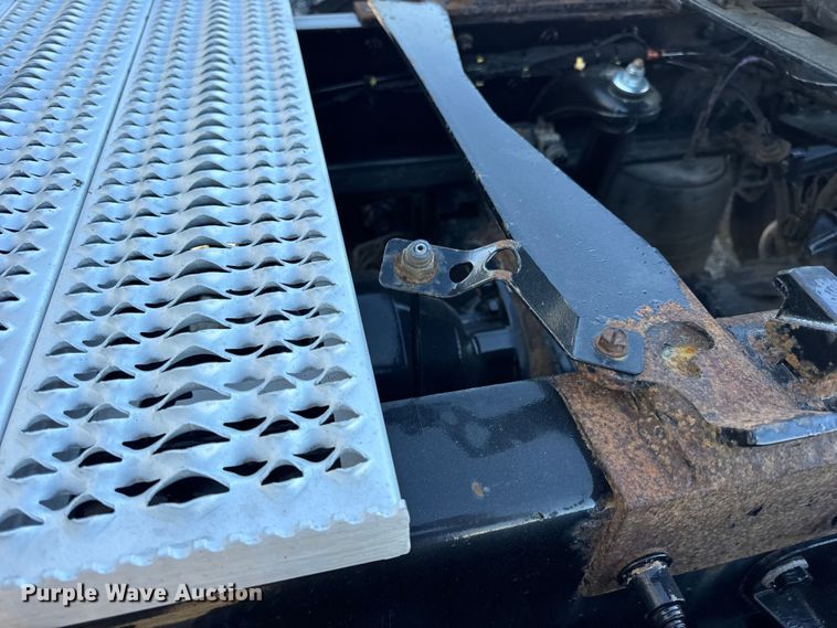 image for item DW6640 2019 Peterbilt 579 semi truck