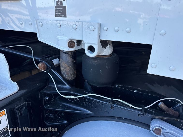 image for item DW6640 2019 Peterbilt 579 semi truck