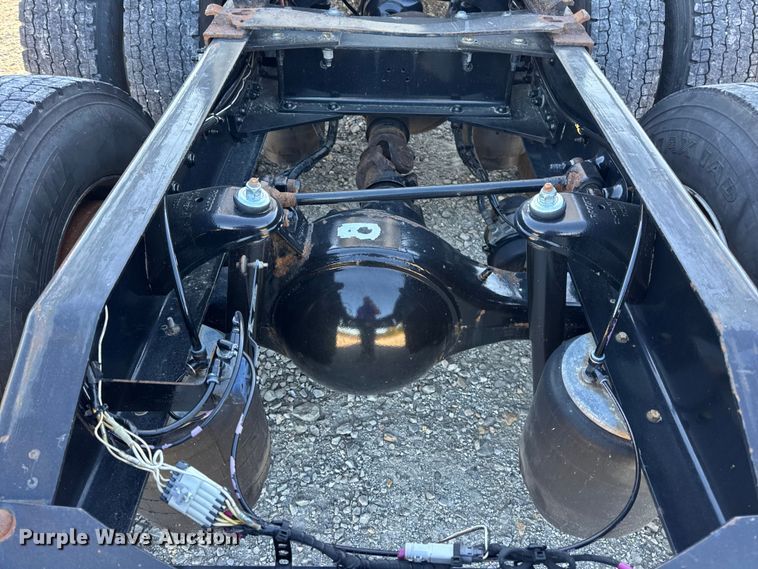 image for item DW6640 2019 Peterbilt 579 semi truck