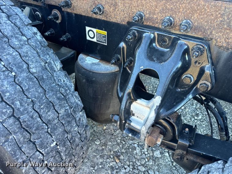 image for item DW6640 2019 Peterbilt 579 semi truck