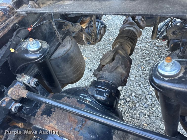 image for item DW6640 2019 Peterbilt 579 semi truck