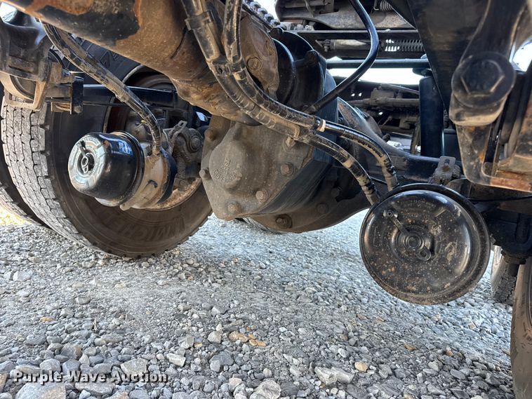 image for item DW6640 2019 Peterbilt 579 semi truck